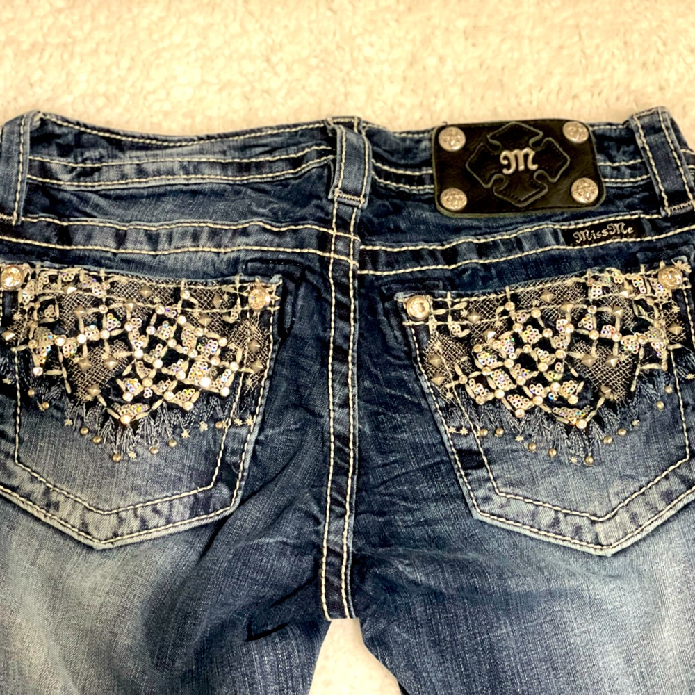(Sold) Miss Me Cuffed Capri pants size 27